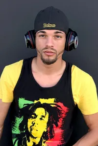 Download Vem Morenin Satisfazer A Morena Aqui – Neno No Beat – Mc Rica